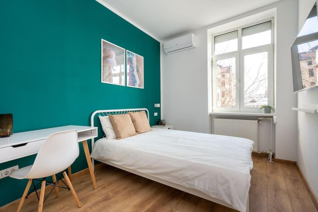 Holiday Vibe - 2R Apartment In Piata Romana Bukarest Kültér fotó